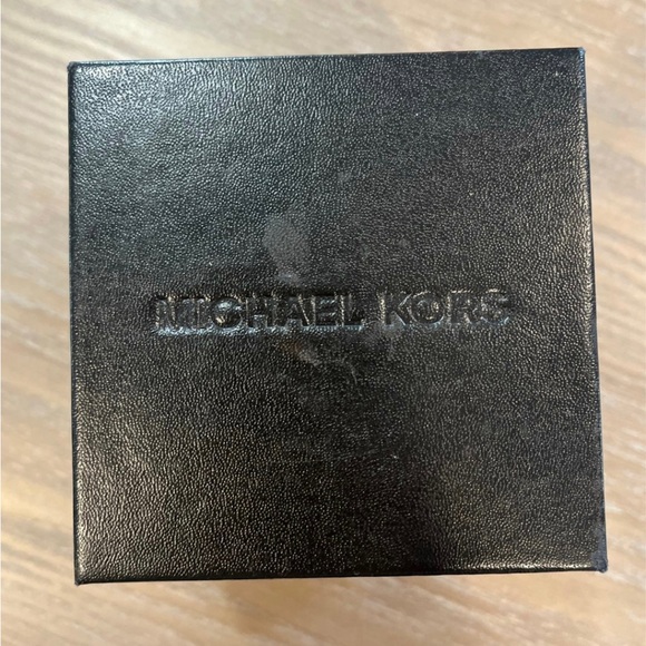 MICHAEL KORS ROSE GOLD WATCH FOR WOMEN - Picture 5 of 7